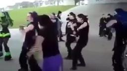 Emos bailando el sonidito