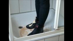 Jana fills, messes up and washes her Adidas Top Ten high black metallic in the shower yt trailer