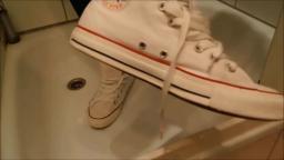 Jana crushes eggs with her Converse Chucks white and messy them trailer