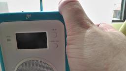 00084 Using currys Blue FM DAB Digital Radio and Stations