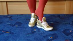 Jana shows her Adidas Top Ten hi inner heel gold and white