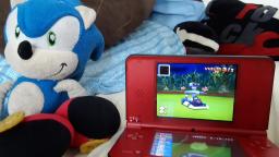 SONIC JUGANDO MARIO KART DS