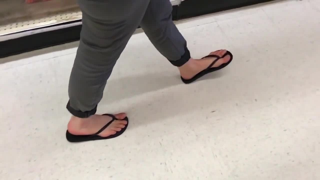 👣🩴🩴Feet flip flops candid