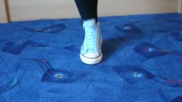 Jana shows her Converse All Star Chucks hi light blue with zips forward