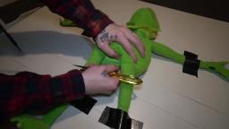 ImJayStation! (SCARY) CUTTING OPEN EVIL KERMIT THE FROG AT 3AM!! _WHAT'S INSIDE KERMIT THE FROG_