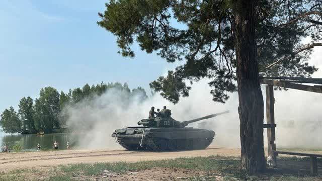 The tank came to the beach.