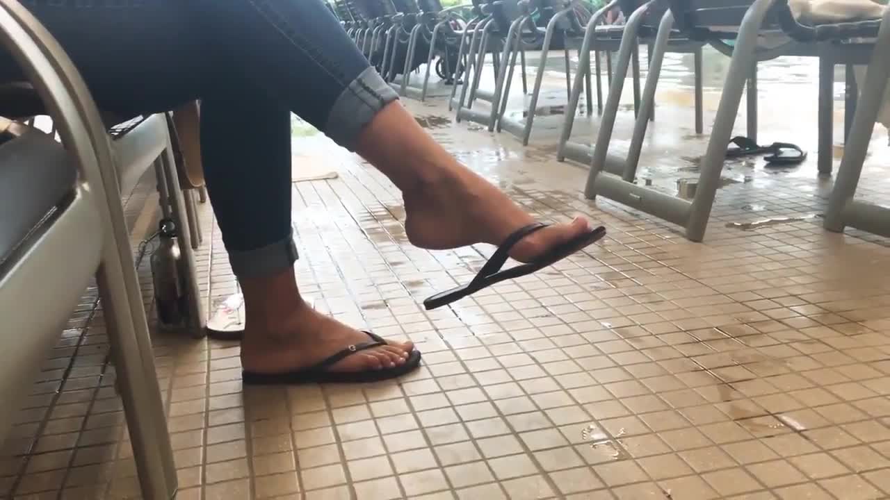 🩴🩴👣🏊‍♀️ Flip flops candid swimming pool